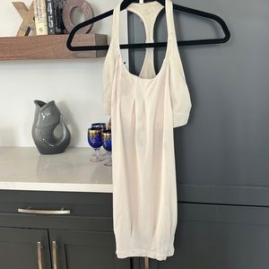 Lululemon built in bra tank. Crème